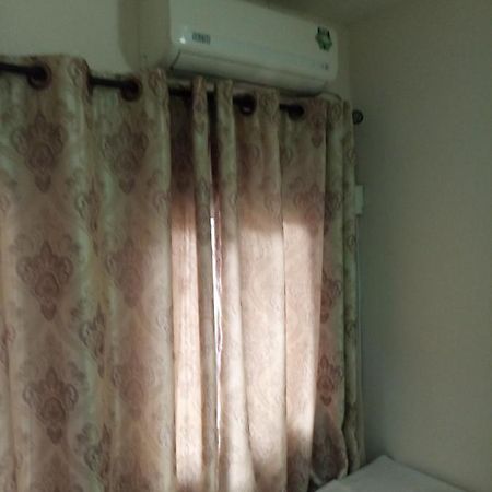 Ange Raphael Hotel Douala Esterno foto